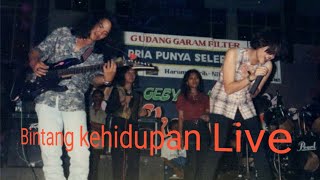 Photo2 kenangan mengiringi Nike Ardilla di GOR kota Pati. 5 november 1994