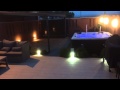 Jardin moderno con jacuzzi