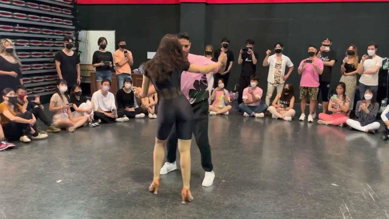 Marco y Sara Bachata Workshop in Korea