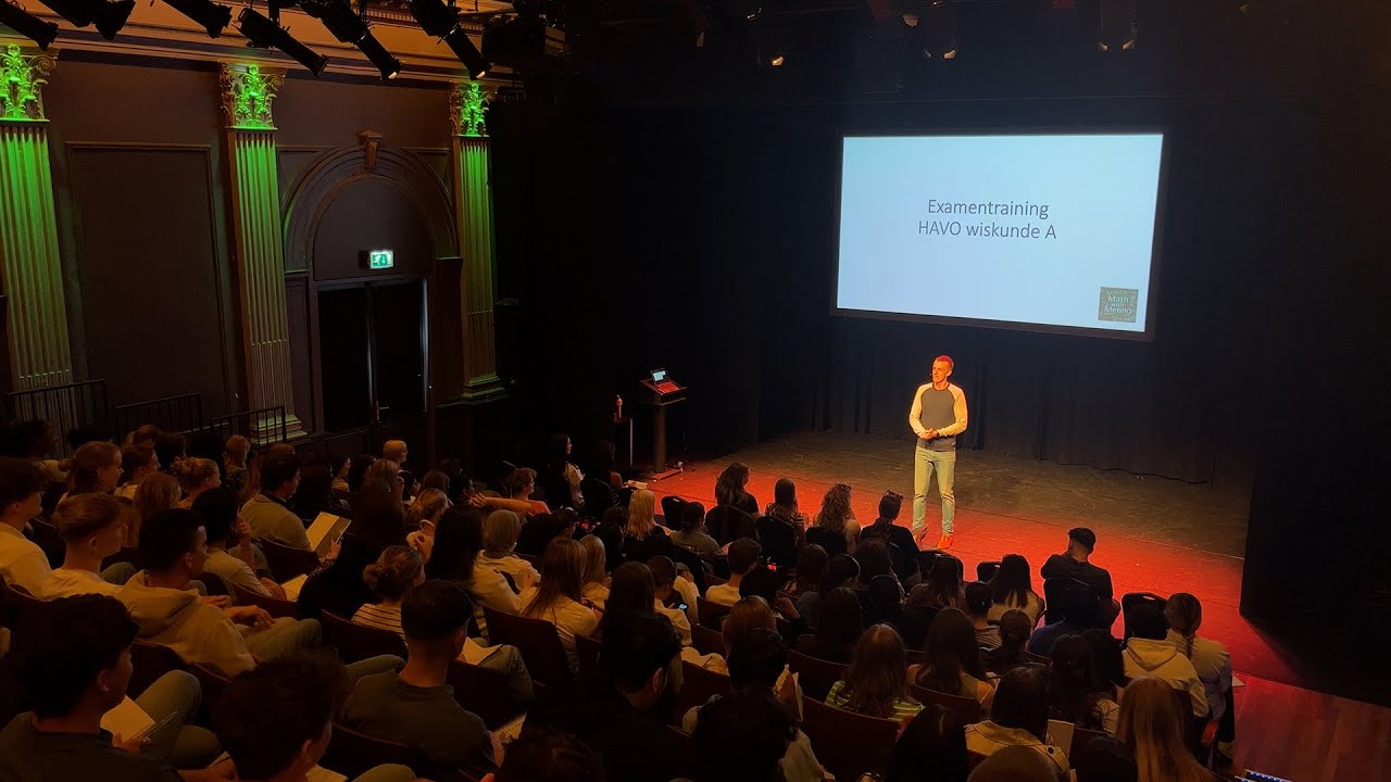 Youtube hit math with menno geeft examentraining in stadsgehoorzaal