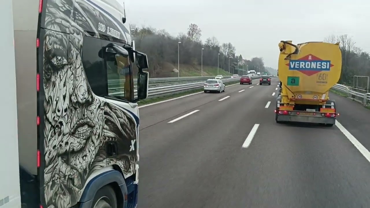 Scania trucks overtaking v8 👿👿🛸🔥🔥