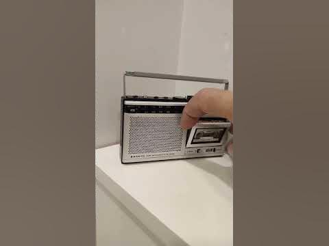 Самая маленькая магнитола в мире!!! Sanyo N: 5850F - YouTube