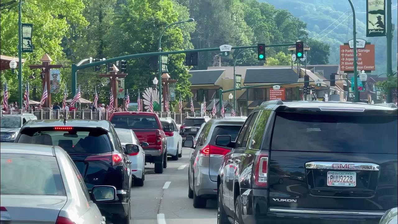 Gatlinburg & Pigeon Saturday’s Gigantic Crowd! Traffic, Traffic
