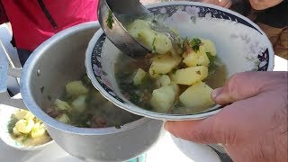 Суп с тушенкой и картошкой на примусе Суп с тушенкой и картошкой на примусе