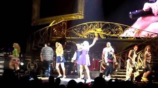 TAYLOR SWIFT - YOU BELONG WITH ME [LIVE IN CONCERT] I GAVE HER A HIGH-FIVE AT 2:24!! LOL