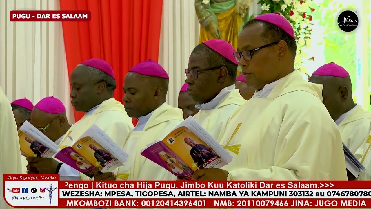 Tazama namna Shemasi alivyosoma Injili kwa kuimba vizuri | Ukimya watawala Kanisani.