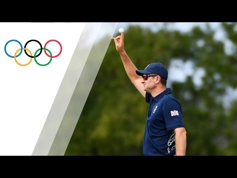 Justin Rose gives