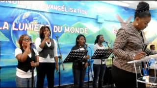 Video thumbnail of "QUAND JE REGARDE LES MONTAGNES, JE REGARDE LES VALLEES, LES MERS,  OH SEIGNEUR TU ES DIEU"