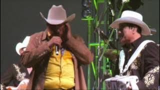 Los Invasores de Nuevo León 'El Reencuentro' Vol 1 en Vivo - Amor A La Ligera ( Video Oficial )