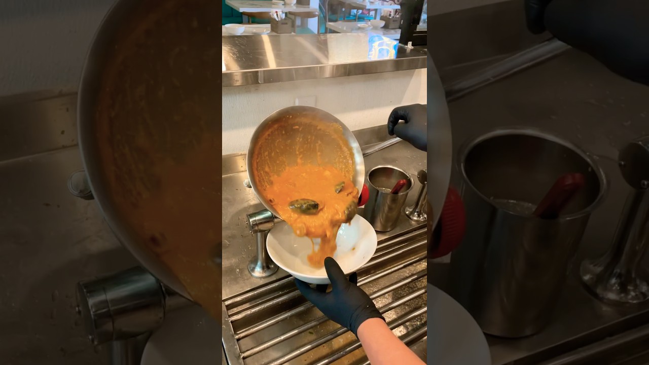 WOULD YOU ORDER THIS PAN ROAST? 🔥🔥🔥 Get it from Dive Oyster Bar