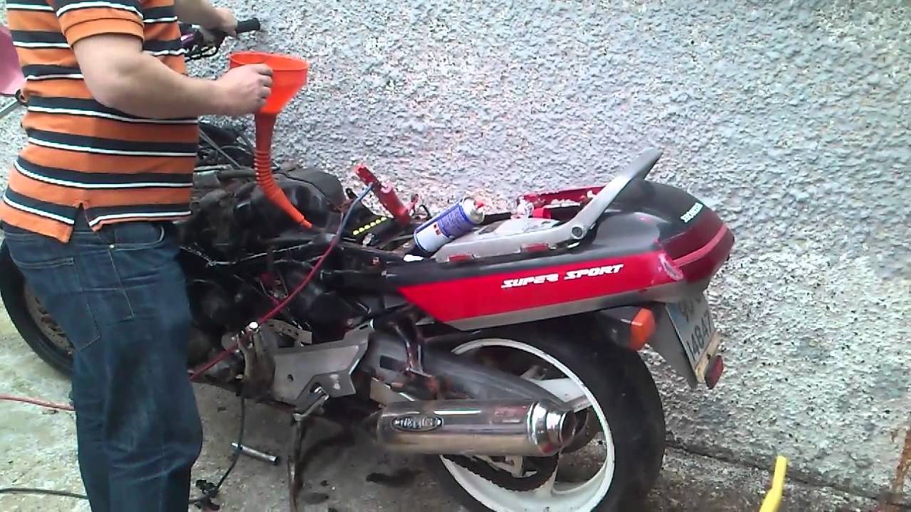 Starting the 1990 Honda CBR1000F - YouTube