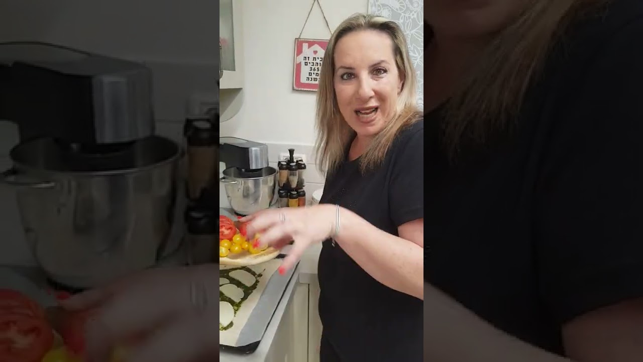 מאפה בצק עלים עם מוצרלה ועגבניות