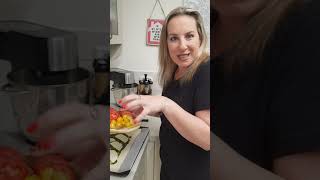 מאפה בצק עלים עם מוצרלה ועגבניות