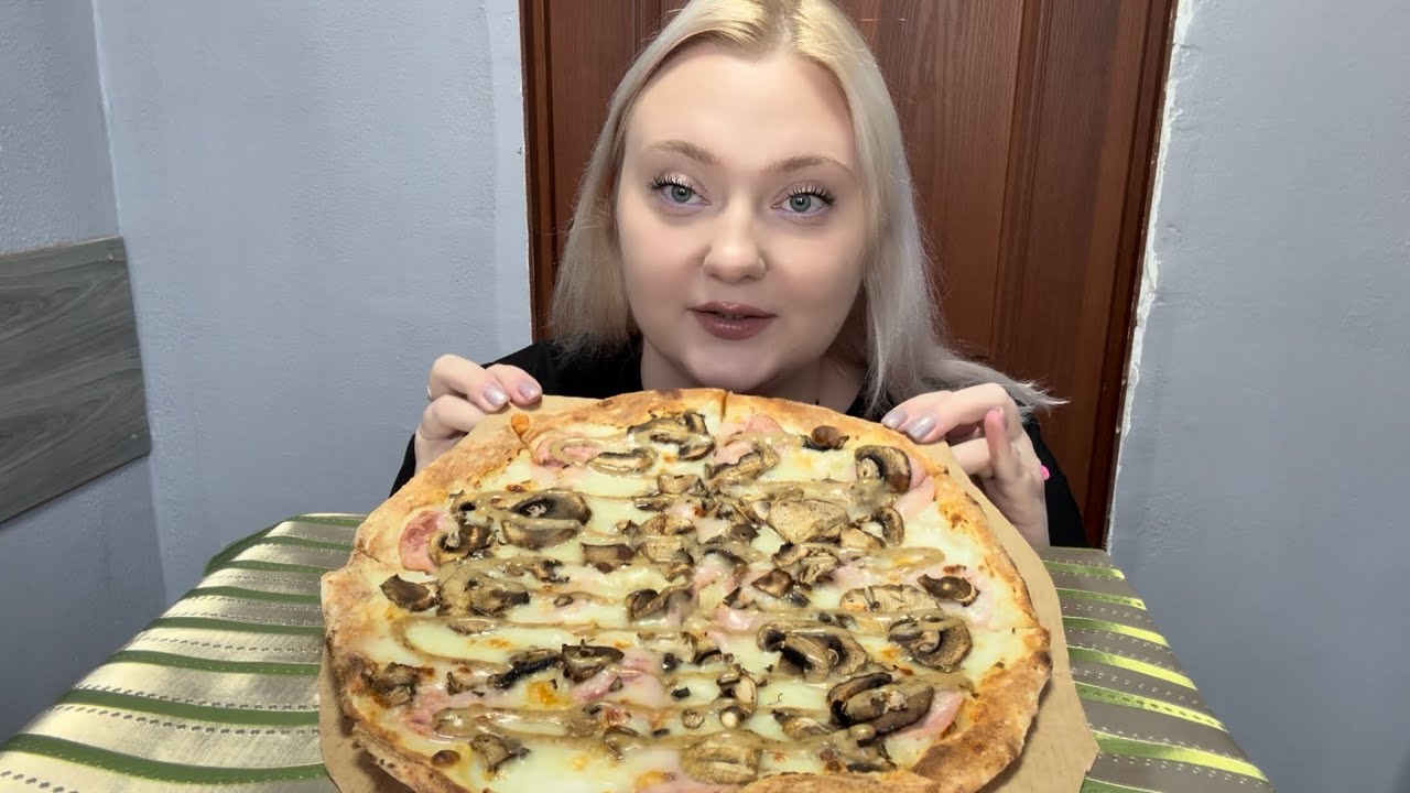 Мукбанг / Mukbang. Мега грибная пицца.