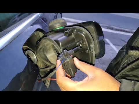 How to replace the Fuel Door Actuator without any Holes or Puncturing | C7 Chassis / Audi A6 and A7