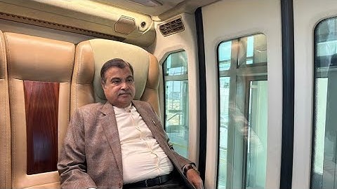 Bộ trưởng giao thông vận tải Ấn Độ trong chuyến tham quan trung tâm công nghệ uST ở Sharjah - UAE