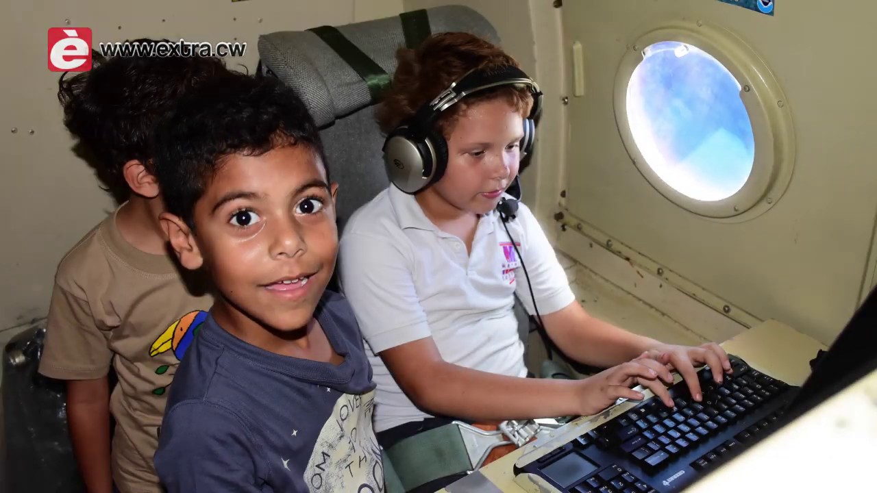 Dia Habrí pa wak avion di orkan tabata un éksito ministerio del tiempo