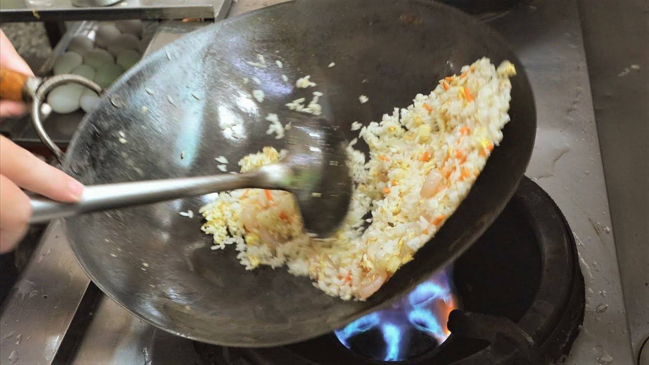 ⁣台式蛋炒飯, 炒飯翻炒技巧  - 台灣街頭美食 / Egg Fried Rice -Taiwanese Street Food