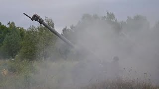 Battery of Russian towed 122mm D-30 howitzers firing