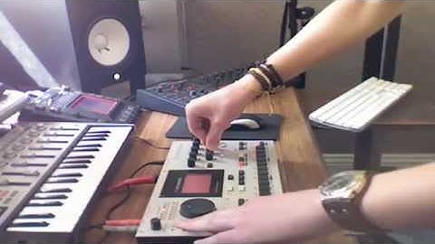 Elektron Machinedrum, Access Virus C & KP3 - Minimal Tech House (Live)