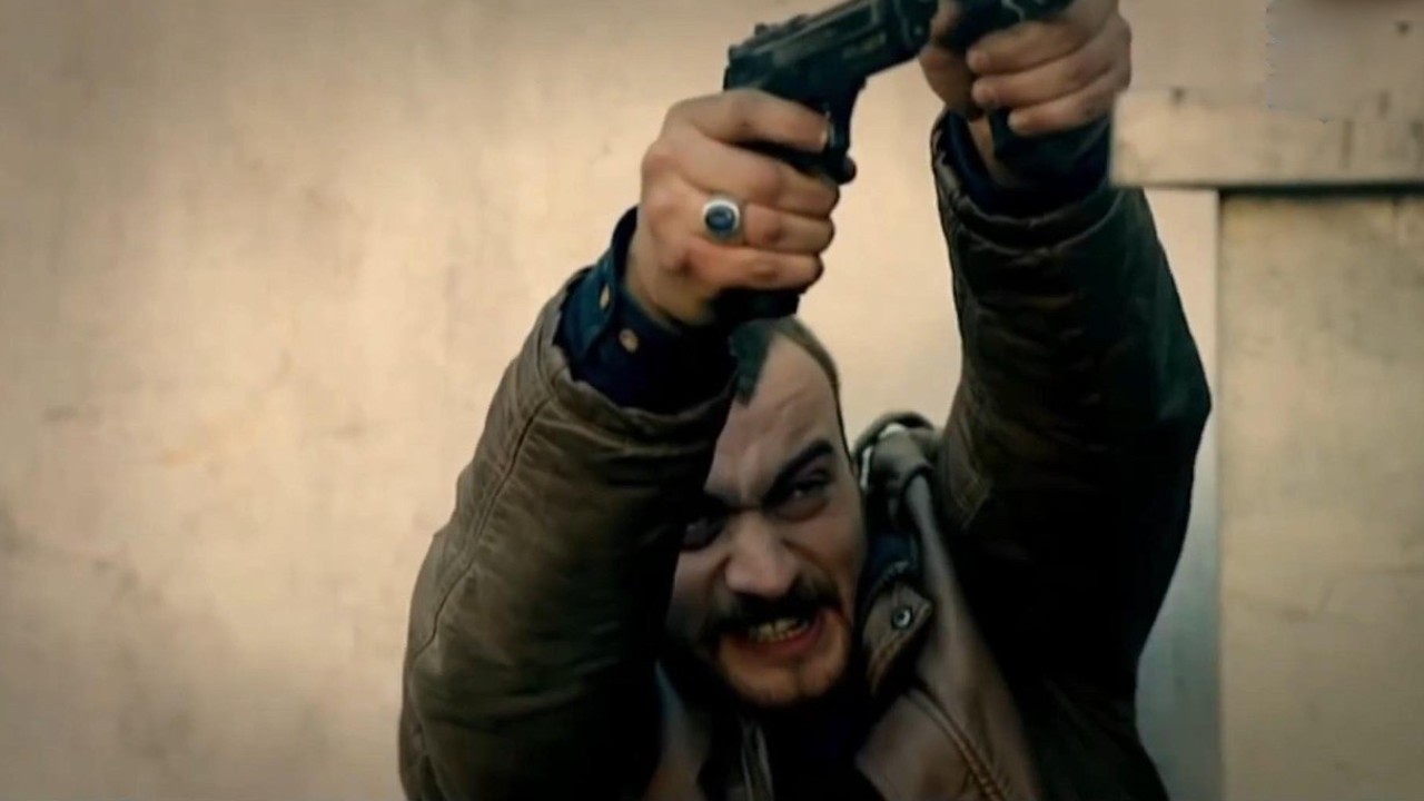 قرر يحرق اللي عم يتاجر بالناس