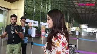 Janvhi Kapoor makes a stylish appearance at the airport