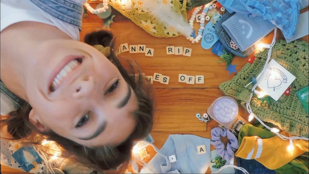 Annika Wells - i wanna rip ur clothes off!!!! (Lyric Video)