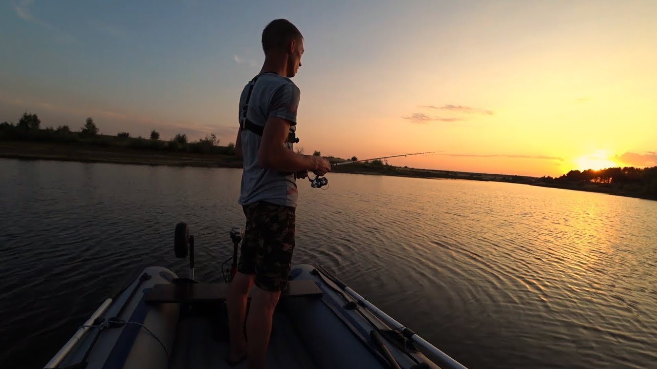 Рыбалка на окуня и щуку. Рыбалка вечером на пруду. Рыбалка летом на спиннинг.