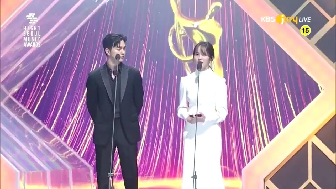 Kim So Hyun & Yoo Seung Ho presenting award @ 29th Seoul Music Awards