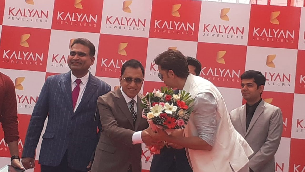 Hrithik Roshan Inaugurates 200th Showroom Of Kalyan Jewelers At Jammu -  YouTube