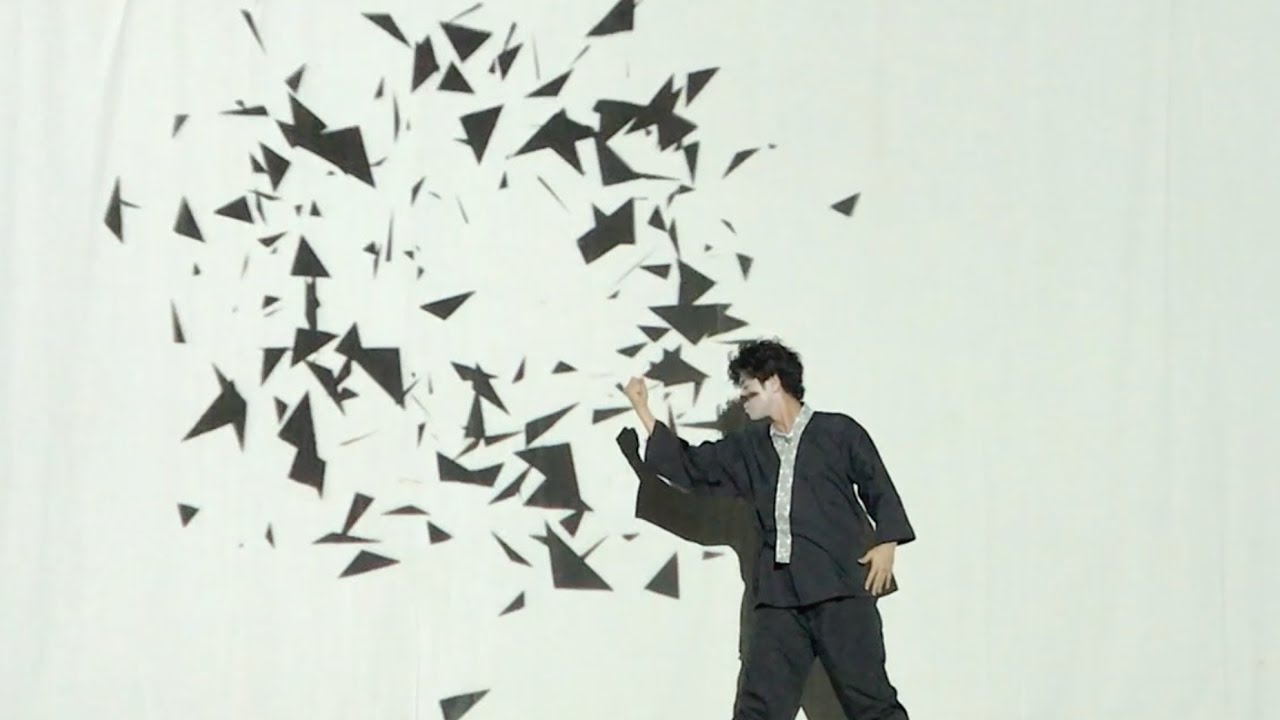 世界を魅了する 日本の白塗りパフォーマンス集団 白a を初体験 Youtube