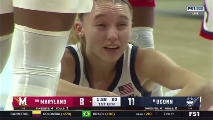 Paige Bueckers gets poked in the eye