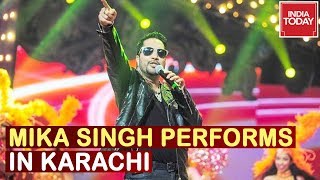 Singer mika singh is under fire for performing in karachi amid the
tension between india and pakistan. #mikasingh #india #pakistan watch
latest live engl...