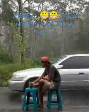 VIRALL HUJAN SAMBIL MINUM KOPI