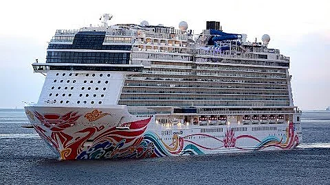 NORWEGIAN JOY | maiden call in Bremerhaven on day ...