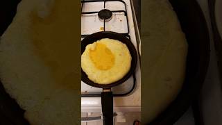 frying eggs simple easy and fabulous #shortvideo #shortsfeed #shorts