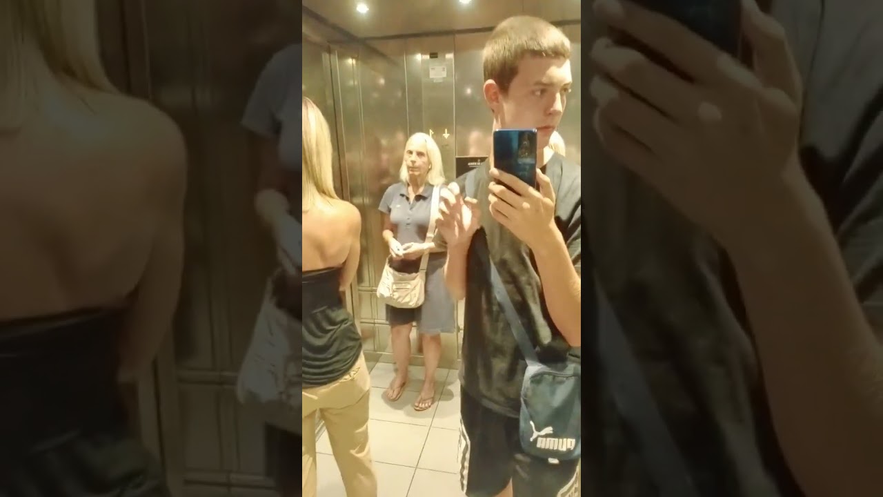 Centro commerciale porta di Roma ascensore passeggiata al piedi quasi quindi non mentre graffiati