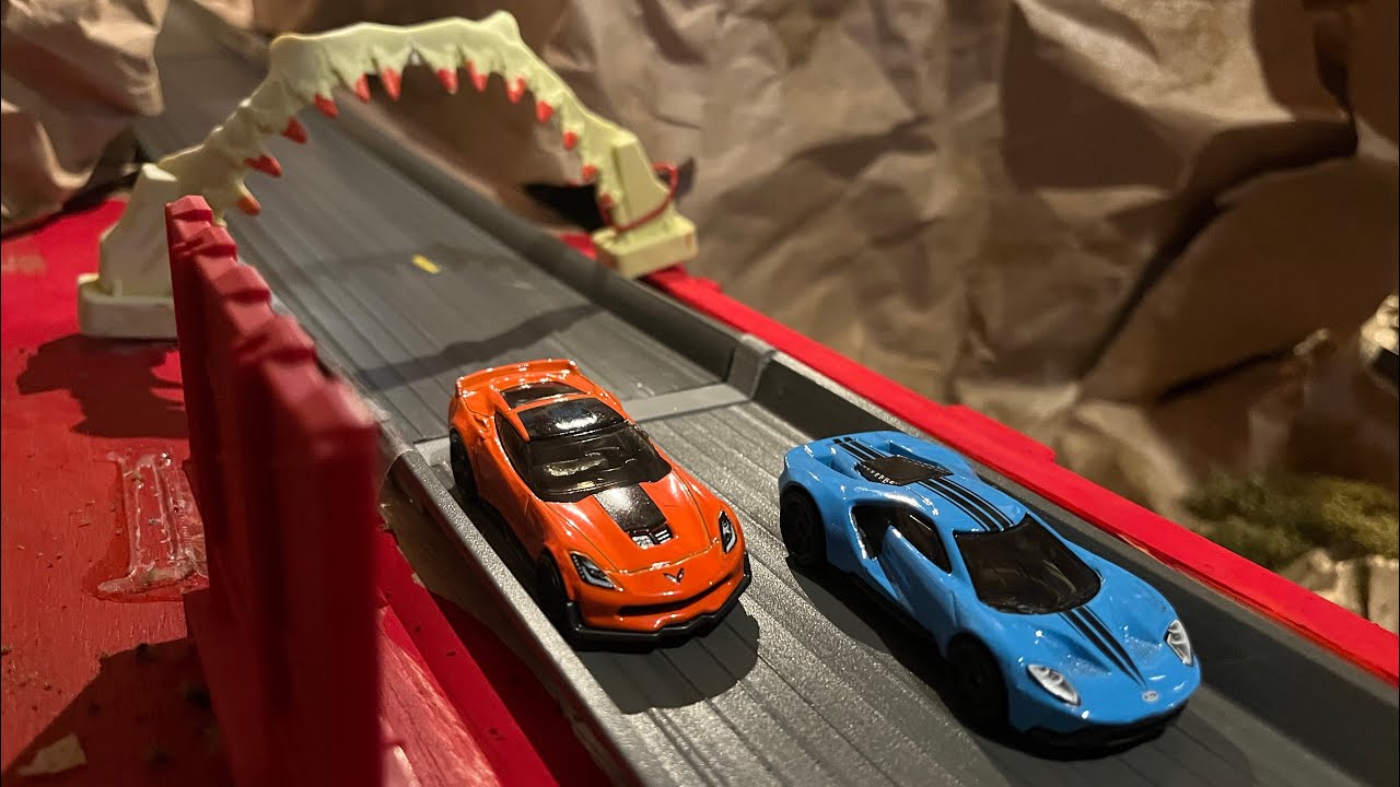 Hot wheels DieCast car racing/ headtohead battle! YouTube
