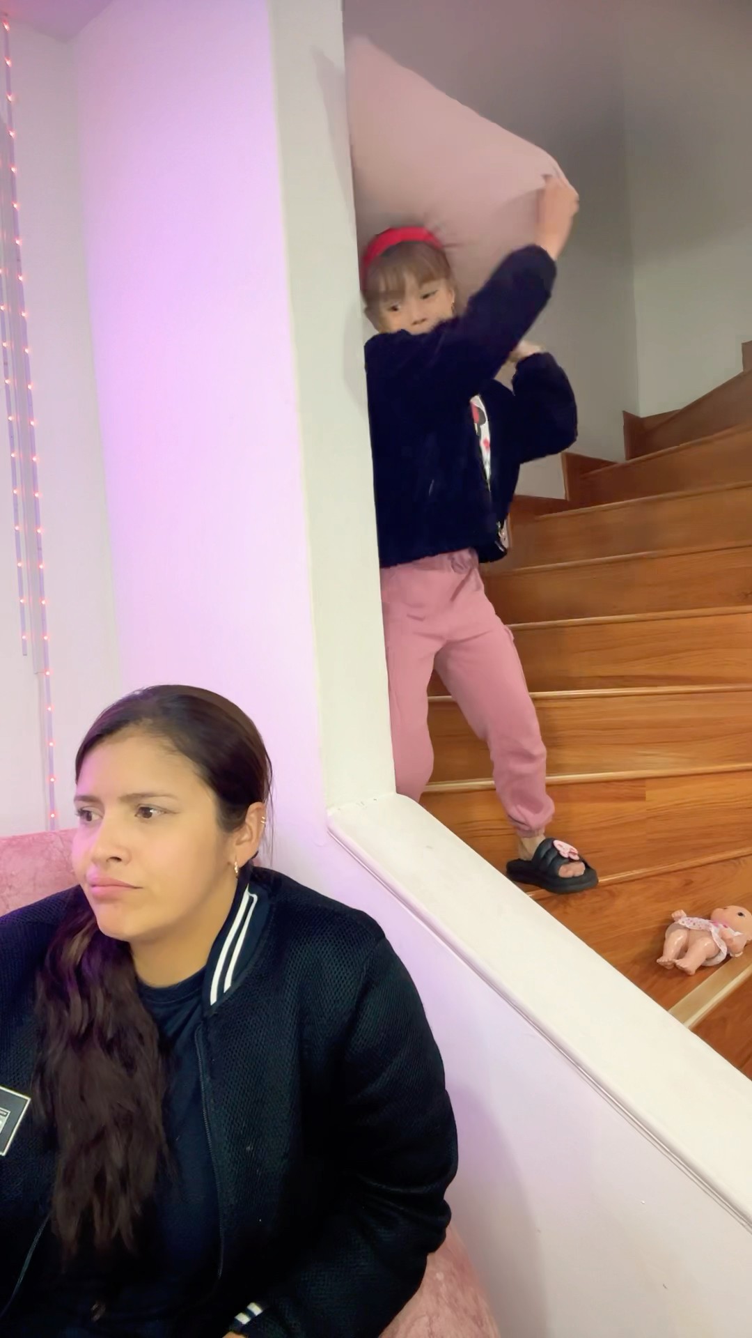 Molestando a mi mamá cuando tiene visita #humor #comedia #shortviral #fypviralシ #familiaibañez