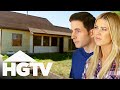 Tarek & Christina Stunned - How Do You Flip The "Worst House In The Neighbourhood"? | Flip Or Flop