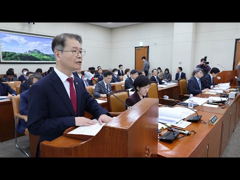 노동장관, '근로시간 혼선' 지적에 "송구스럽다" / 연합뉴스TV (YonhapnewsTV)