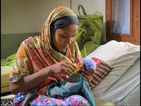 Video: Cup Feeding: Wat Het Is En Hoe Het Te Doen