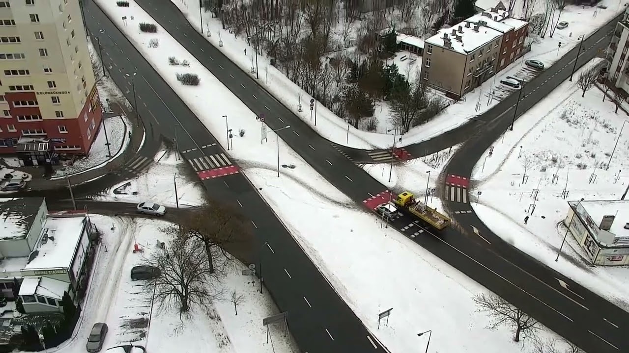 Dron obserwował kierowców na ulicy Wyszyńskiego w Bydgoszczy - KMP Bydgoszcz