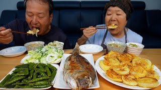 Korean Homemade foods! Onion pancake & pea salad - Mukbang eating show