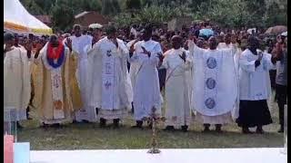 Mukama Ninkusiima Kandi Ninkwebaza