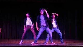 IIT DELHI DESI BOYS FLASH MOB STUDENTS ROCKS