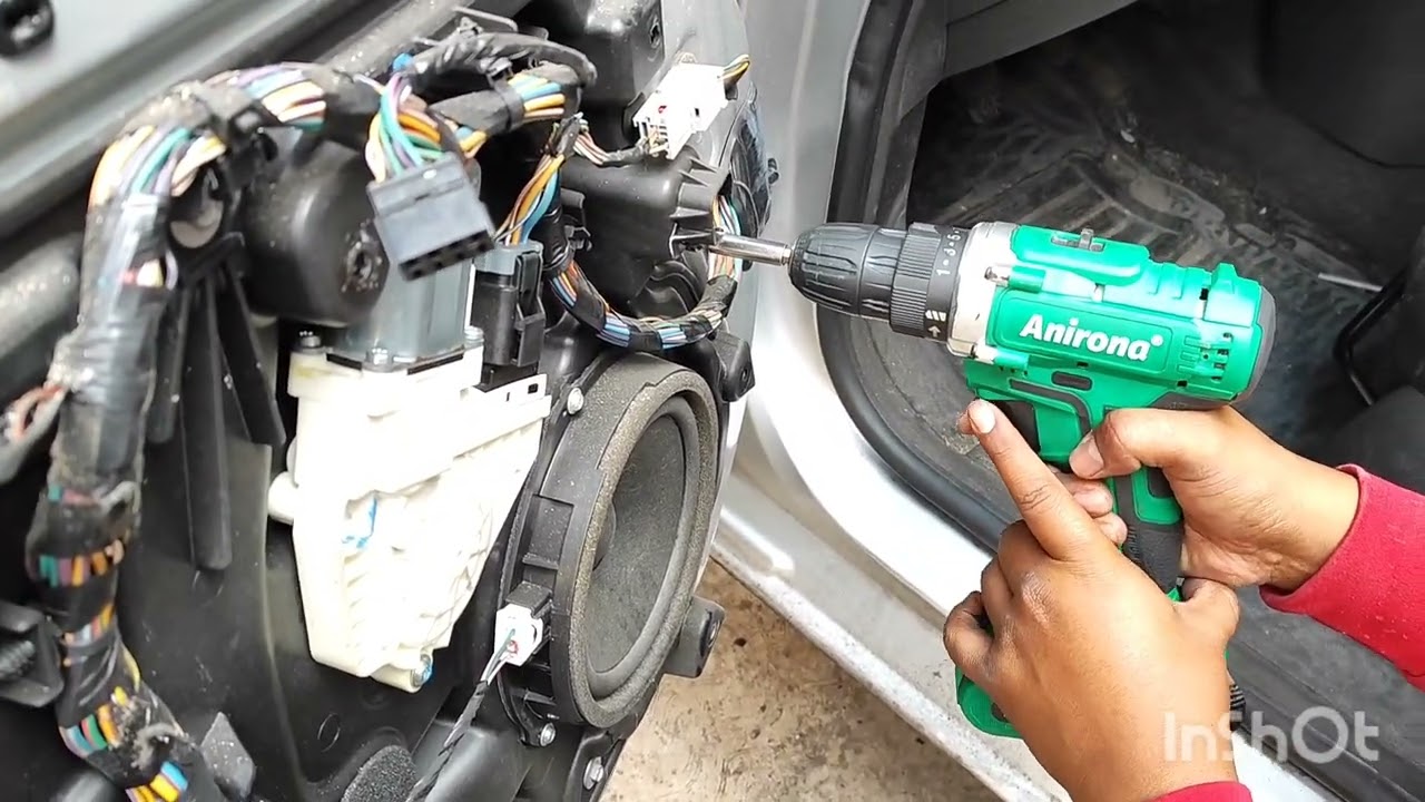 Reparación de cerradura, la puerta no cierra. Ford fiesta 2013