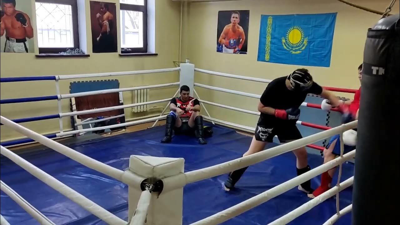 Спарринг на ринге. Кикбоксинг. Спарринг партнер. Кикбоксинг спарринг. Боксеры спарринг.