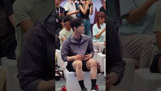 ㊗️Bai Jing Ting has clearly been putting in the work in his 🦵.#baijingting白敬亭