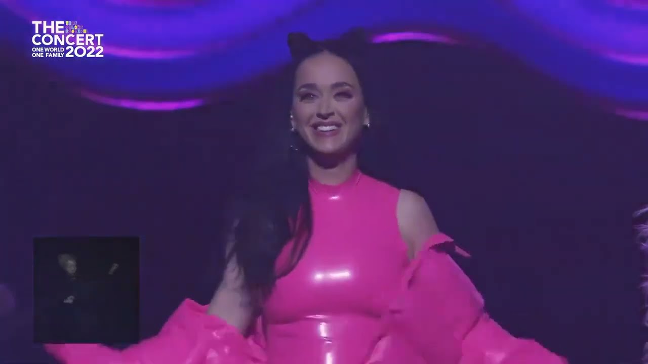 katy perry green latex dress Perry loves wearing latex